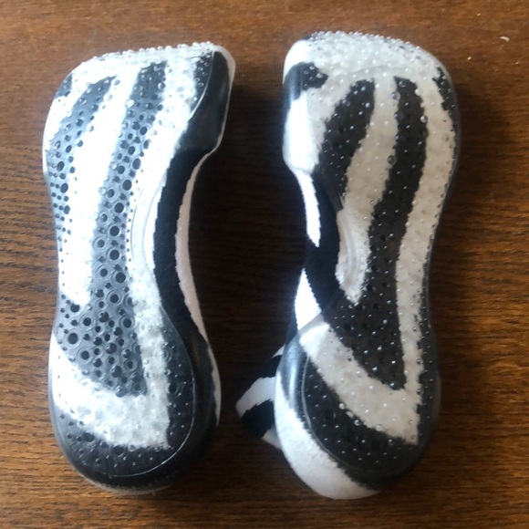 Slippers - Picture 2 of 4